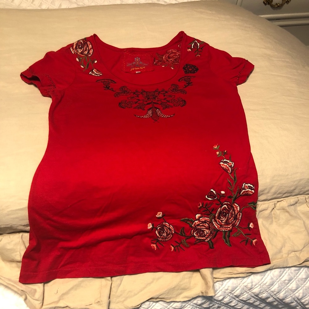 Red Johnny Was t shirt size medium